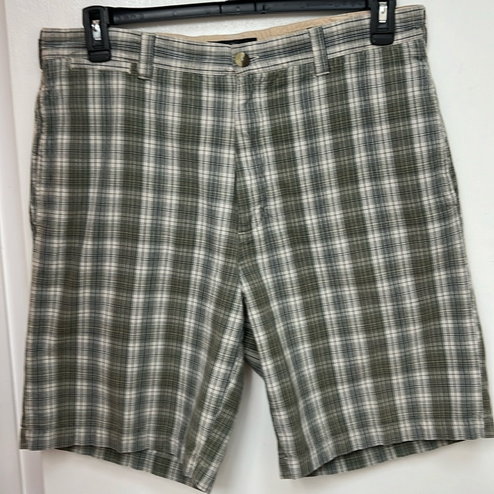 Redhead Men’s plaid shorts, 36 waist Great used condition HP!!